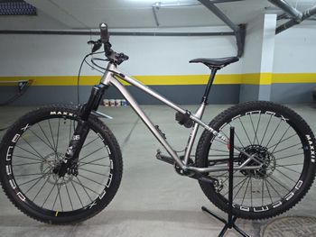 Used Commencal META HT AM RACE 29 2021 2021 Mountainbike, Light Gray, 29 — image 3 of 10