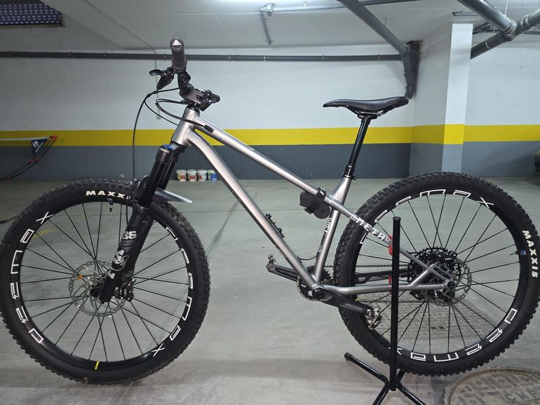 Used Commencal META HT AM RACE 29 2021 2021 Mountainbike, Light Gray, 29 — image 3 of 10