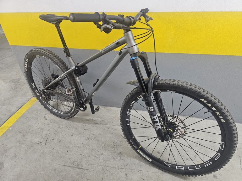 Used Commencal META HT AM RACE 29 2021 2021 Mountainbike, Light Gray, 29 — image 1 of 5