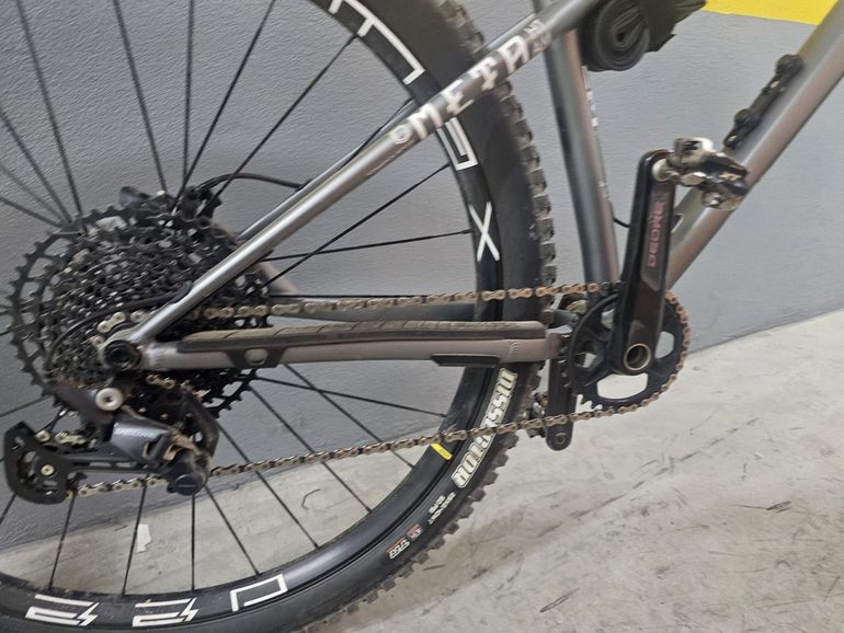 Used Commencal META HT AM RACE 29 2021 2021 Mountainbike, Light Gray, 29 — image 3 of 5
