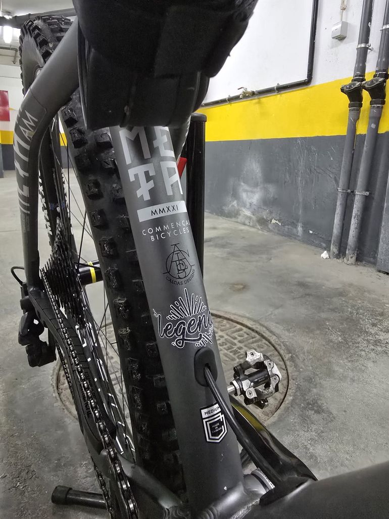 Used Commencal META HT AM RACE 29 2021 2021 Mountainbike, Light Gray, 29 — image 5 of 10