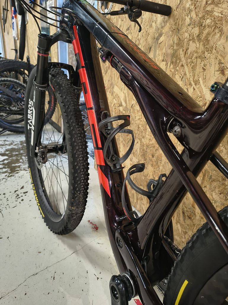 Used Trek Supercaliber SLR 9.9 XX AXS Gen 2 2025 2025 Mountainbike, Red, 29 — image 3 of 11