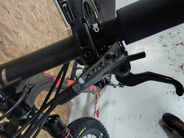 Used Trek Supercaliber SLR 9.9 XX AXS Gen 2 2025 2025 Mountainbike, Red, 29 — image 9 of 11