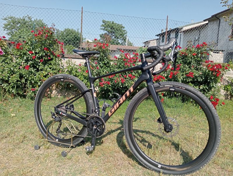 Used Giant Revolt Advanced 3 2022 2022 Road & Gravel, Black — image 1 of 5