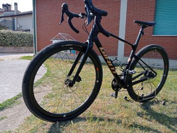 Used Giant Revolt Advanced 3 2022 2022 Road & Gravel, Black — image 2 of 5