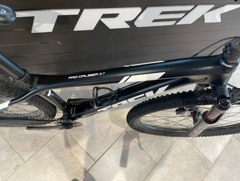 Used Trek Procaliber 9.7 2020 2020 Mountainbike, Black, 27.5, 29 — image 4 of 5