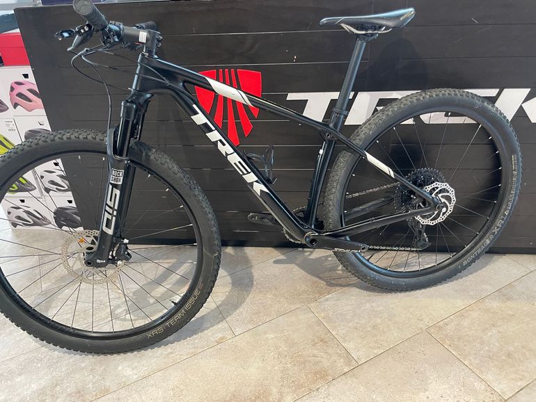 Used Trek Procaliber 9.7 2020 2020 Mountainbike, Black, 27.5, 29 — image 2 of 5