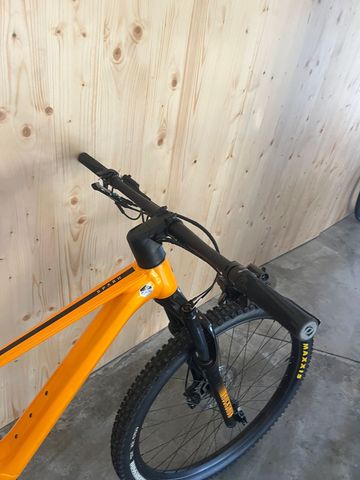 Używany Scott Spark 700 Yellow 2022 Mountainbike — zdjęcie 3 z 10