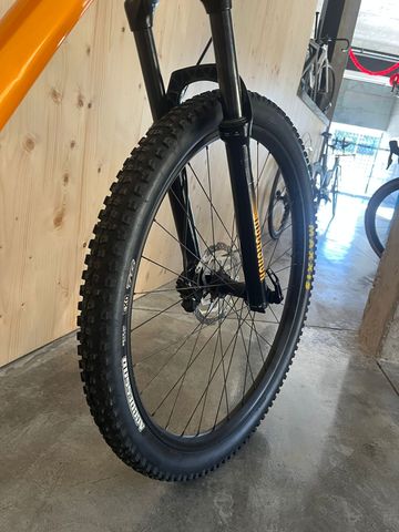 Używany Scott Spark 700 Yellow 2022 Mountainbike — zdjęcie 7 z 10