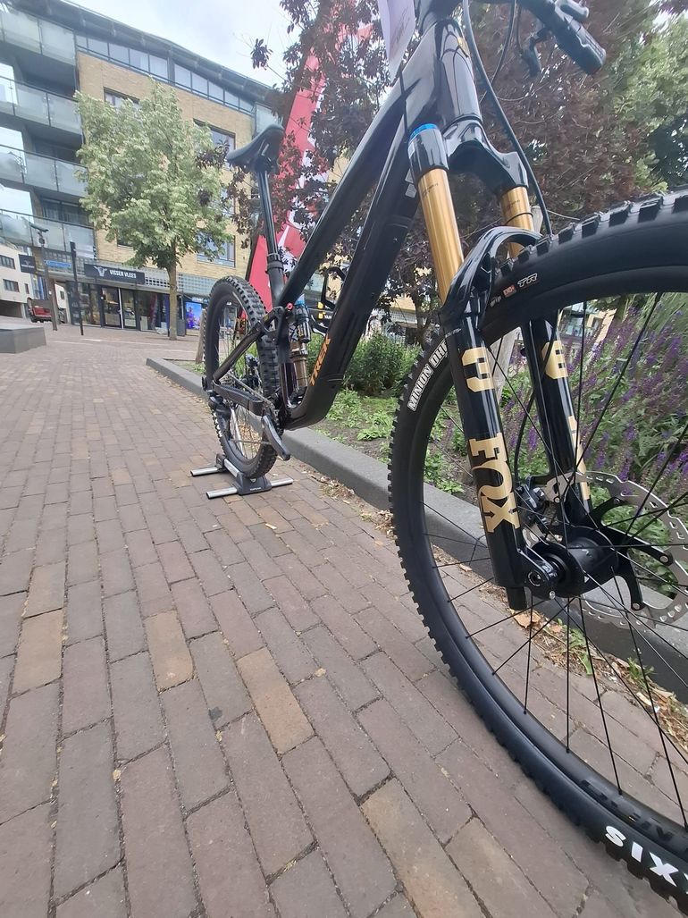 Used Trek Fuel EX 9.8 XT Di2 Gen 7 2026 2026 Mountainbike, Black — image 3 of 7