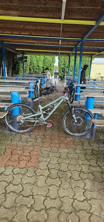 Used Commencal CLASH ESSENTIAL 2023 2023 Mountainbike, Green, 27.5 — image 2 of 9