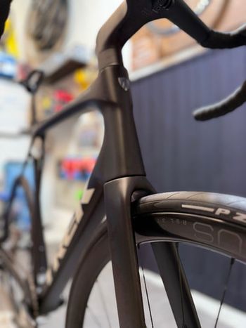 Used Trek Madone SLR 9 AXS 1x Gen 8 2026 2026 Road & Gravel, Black — image 11 of 13