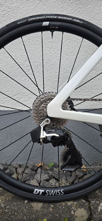 Used Canyon Aeroad SRAM Red eTap AXS 2025 Road & Gravel, White — image 3 of 14