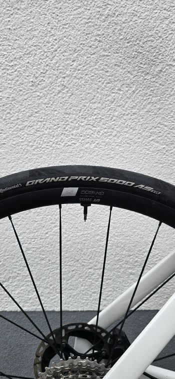 Used Canyon Aeroad SRAM Red eTap AXS 2025 Road & Gravel, White — image 11 of 14