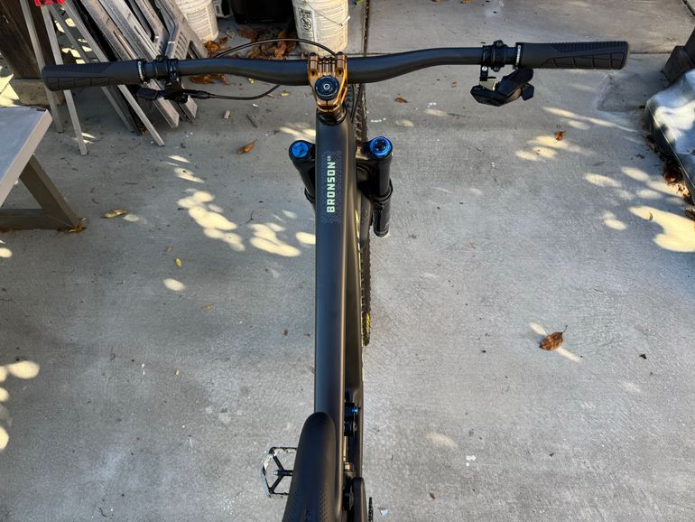 Used Santa Cruz BRONSON X01 / Carbon CC / MX 2023 2023 Mountainbike, Black — image 4 of 10