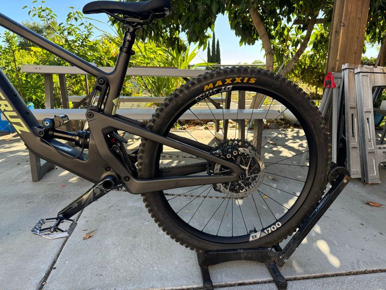 Used Santa Cruz BRONSON X01 / Carbon CC / MX 2023 2023 Mountainbike, Black — image 9 of 10