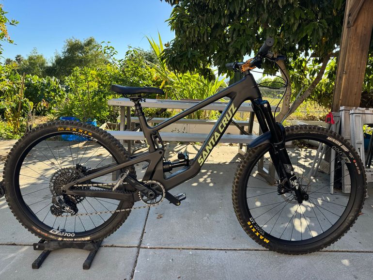 Used Santa Cruz BRONSON X01 / Carbon CC / MX 2023 2023 Mountainbike, Black — image 1 of 10