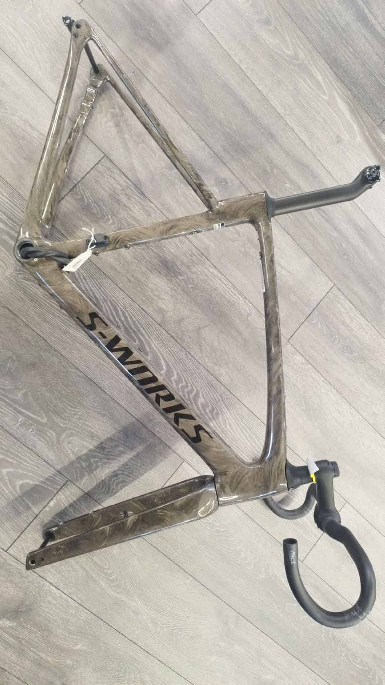 Used Specialized S-Works Roubaix SL8 - Shimano Dura-Ace Di2 2025 Frameset 2025 Road & Gravel, White — image 3 of 9