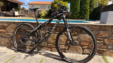 Gebrauchtes Canyon Lux CF 8 2021 2021 Mountainbike, Schwarz, 29 — Bild 1 von 3