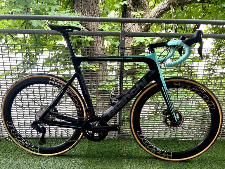 Used Bianchi Aria Disc Ultegra 2020 2020 Road & Gravel, Black — image 1 of 7
