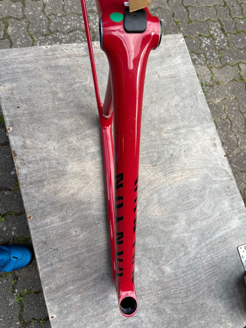 Used Canyon Ultimate CF SL 8 Disc 2022 Frameset 2022 Road & Gravel, Red — image 8 of 8