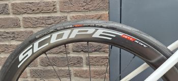 Used Specialized Men's Tarmac Disc Comp 2019 2019 Road & Gravel, White — image 8 of 17