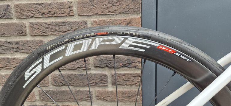 Used Specialized Men's Tarmac Disc Comp 2019 2019 Road & Gravel, White — image 8 of 17