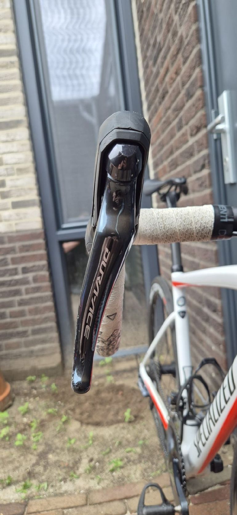 Used Specialized Men's Tarmac Disc Comp 2019 2019 Road & Gravel, White — image 11 of 17
