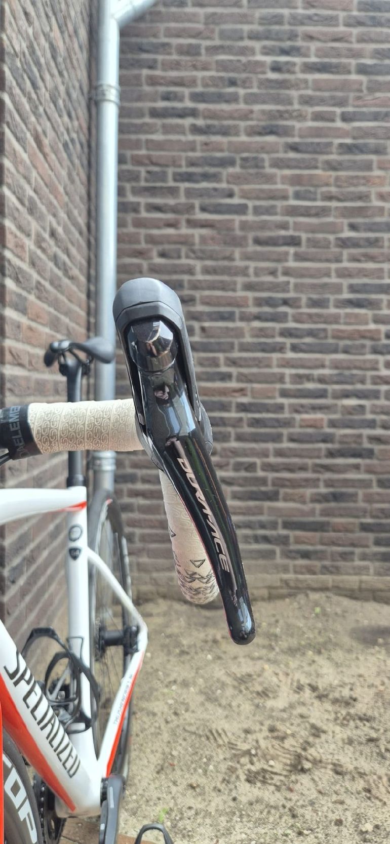 Used Specialized Men's Tarmac Disc Comp 2019 2019 Road & Gravel, White — image 12 of 17