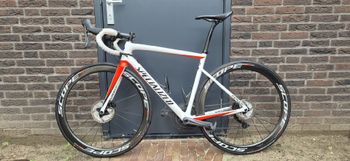 Used Specialized Men's Tarmac Disc Comp 2019 2019 Road & Gravel, White — image 2 of 17