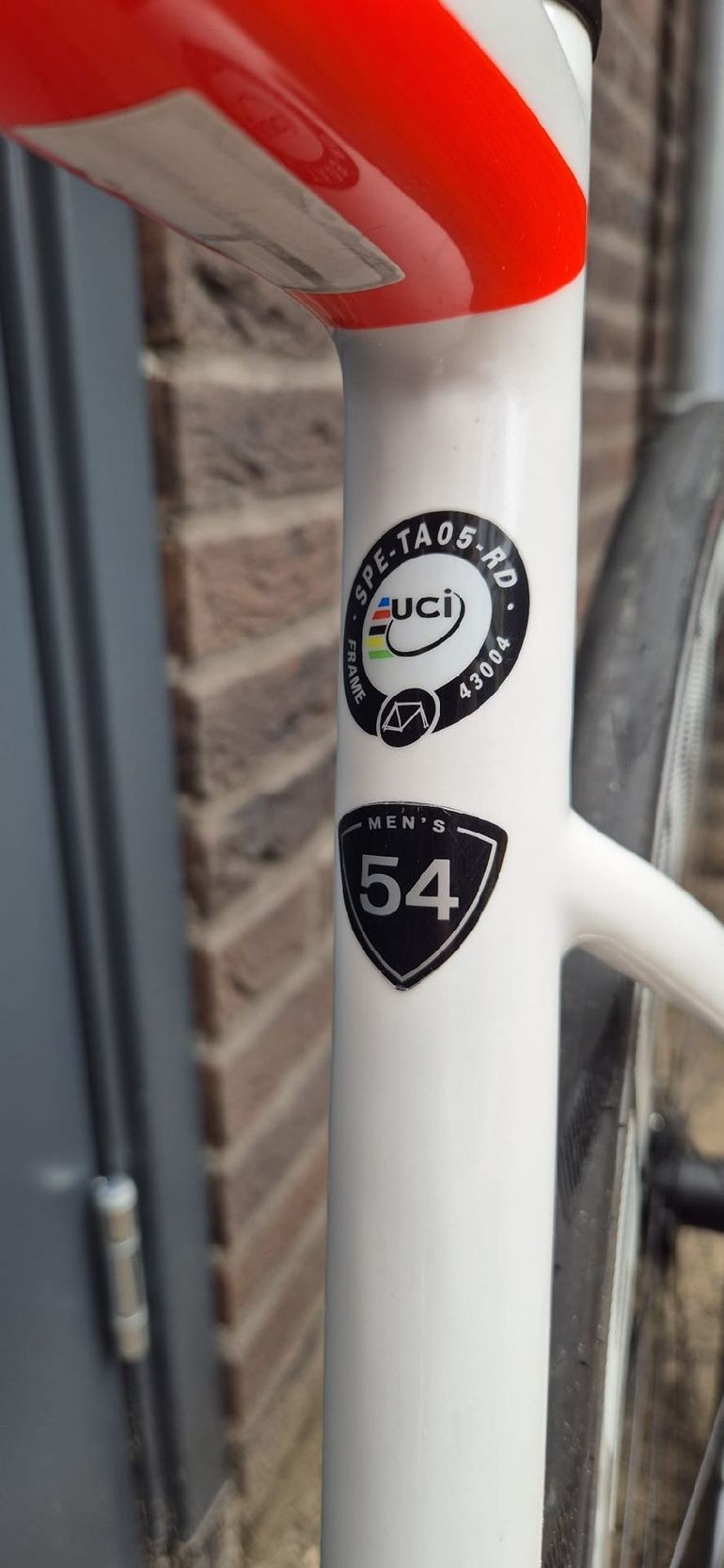 Used Specialized Men's Tarmac Disc Comp 2019 2019 Road & Gravel, White — image 16 of 17