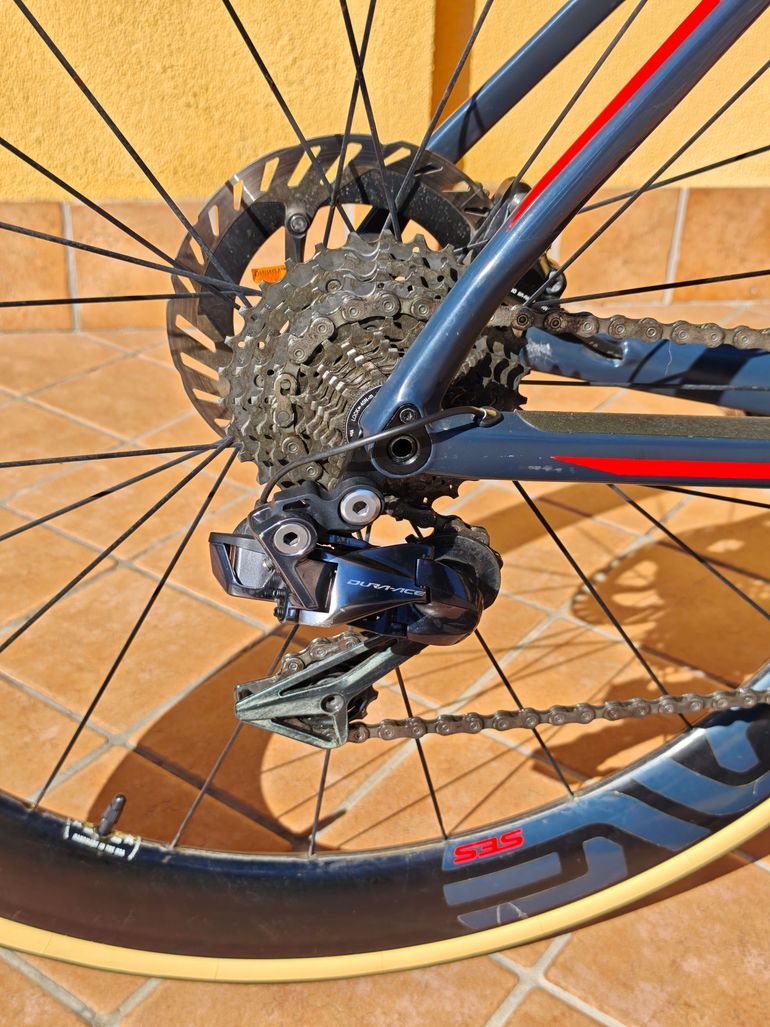 Used BMC Roadmachine Shimano Dura Ace Di2 2019 Road & Gravel — image 9 of 28