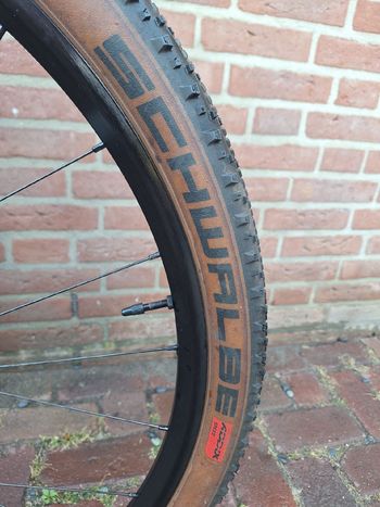Used Specialized Fuse Comp 6Fattie 2016 2016 Mountainbike, Rojo — image 18 of 23