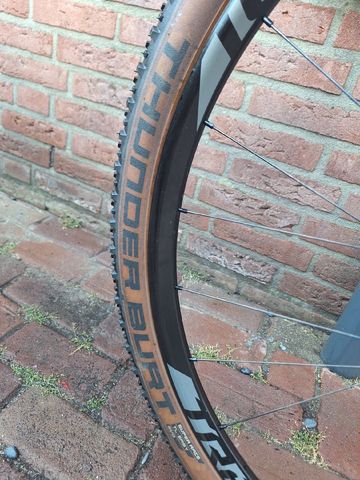 Used Specialized Fuse Comp 6Fattie 2016 2016 Mountainbike, Red, 27.5 — image 15 of 23
