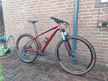 Used Specialized Fuse Comp 6Fattie 2016 2016 Mountainbike, Rojo — image 2 of 23
