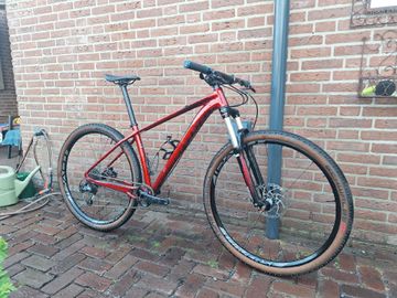 Used Specialized Fuse Comp 6Fattie 2016 2016 Mountainbike, Red, 27.5 — image 2 of 23