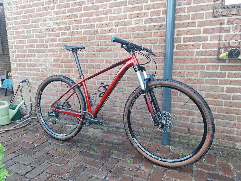 Used Specialized Fuse Comp 6Fattie 2016 2016 Mountainbike, Rojo — image 2 of 23