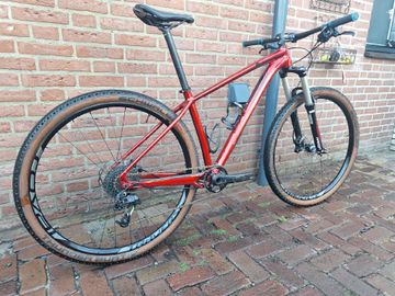 Used Specialized Fuse Comp 6Fattie 2016 2016 Mountainbike, Red, 27.5 — image 3 of 23
