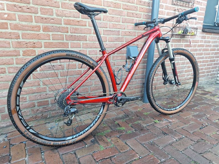 Used Specialized Fuse Comp 6Fattie 2016 2016 Mountainbike, Rojo — image 3 of 23