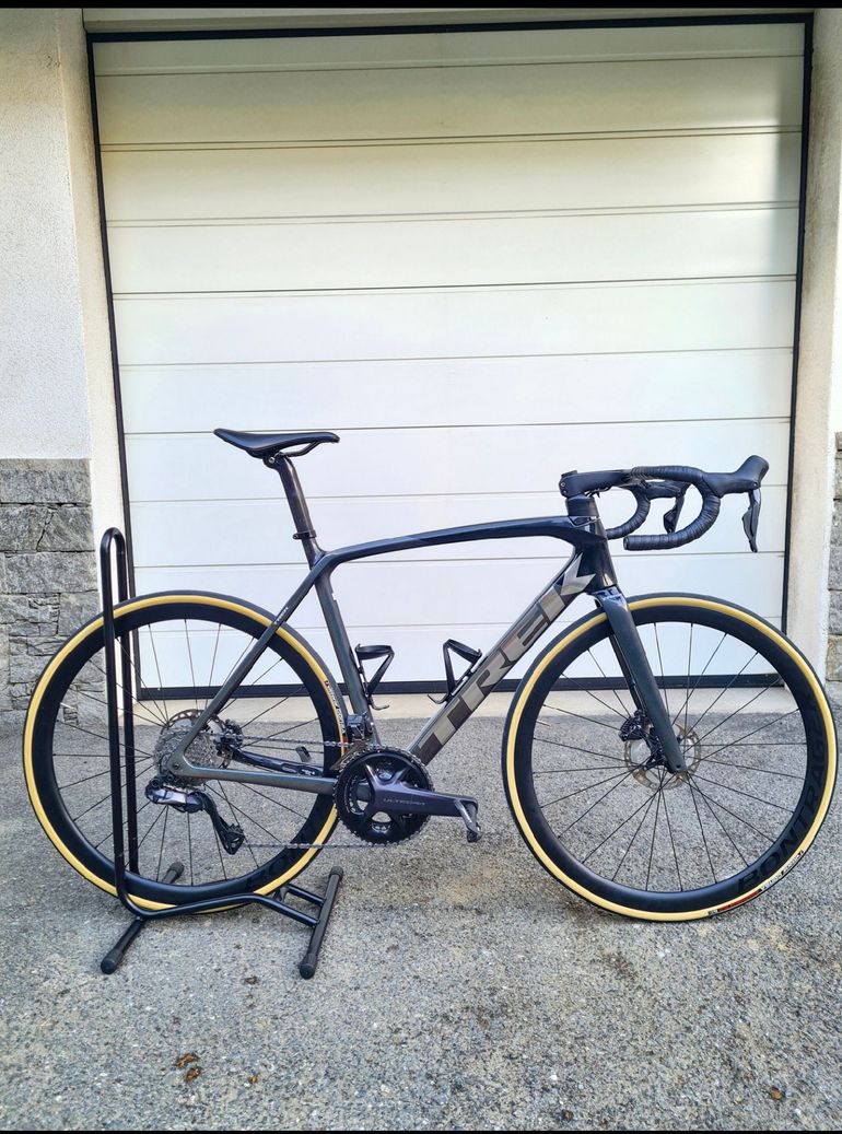 Used Trek Émonda SLR 7 2023 2023 Road & Gravel, Light Gray — image 1 of 3