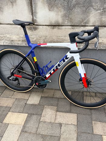 Used Trek Madone SLR 7 AXS 2027 2027 Road & Gravel, White — image 3 of 3