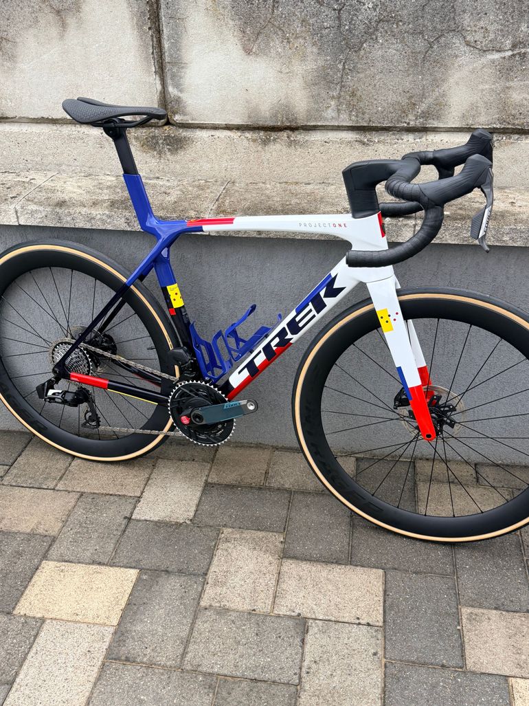 Used Trek Madone SLR 7 AXS 2027 2027 Road & Gravel, White — image 3 of 3