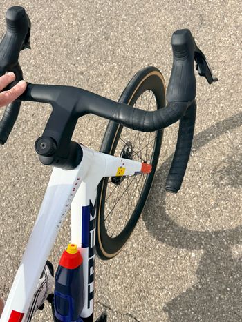 Used Trek Madone SLR 7 AXS 2027 2027 Road & Gravel, White — image 2 of 3