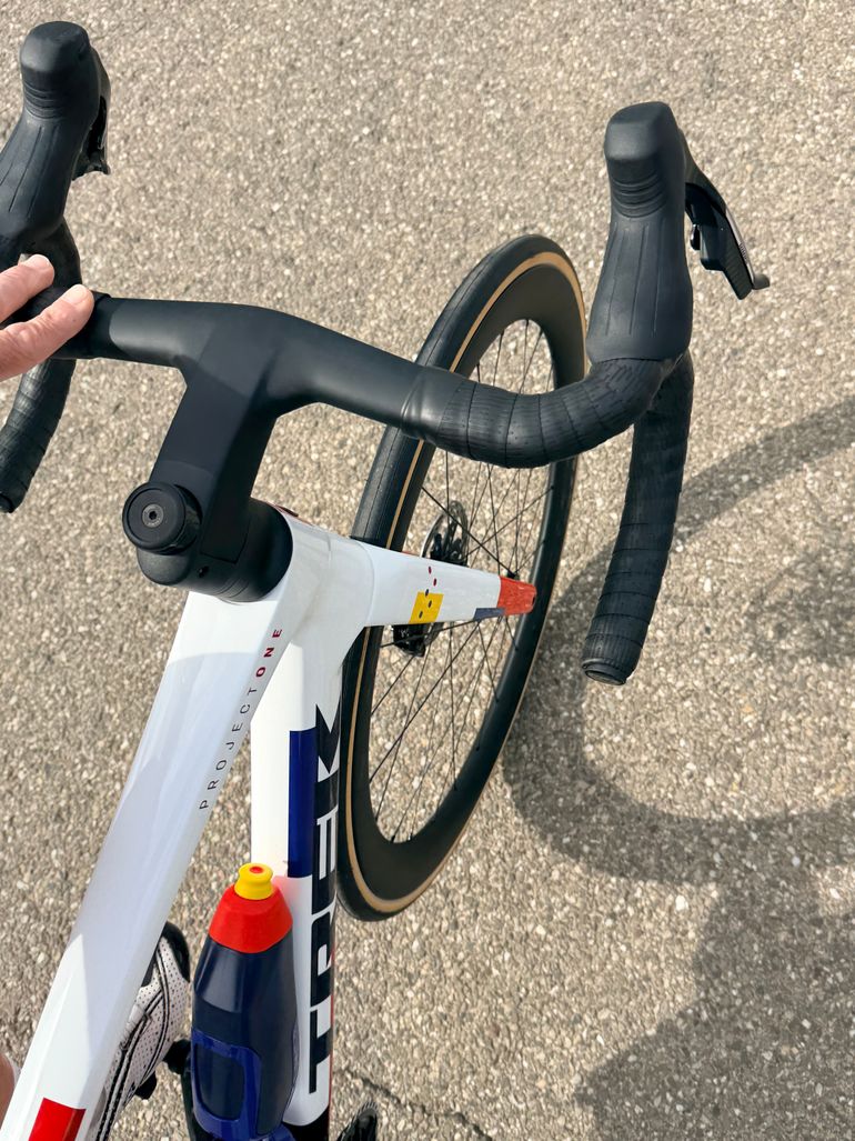 Used Trek Madone SLR 7 AXS 2027 2027 Road & Gravel, White — image 2 of 3
