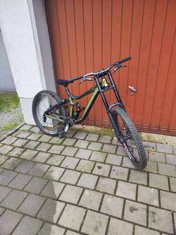 Used Giant Glory 1 2020 2020 Mountainbike, Green — image 1 of 4