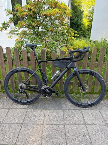 Custom Full Carbon Build 2026 Road & Gravel d'occasion — image 1 sur 10