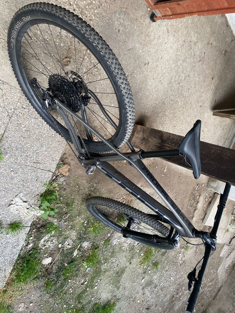 Trek Procaliber 9.5 Gen 2 2024 2024 Mountainbike usato, Grigio chiaro — immagine 5 di 6