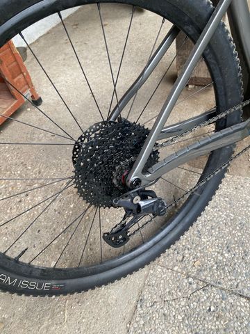 Trek Procaliber 9.5 Gen 2 2024 2024 Mountainbike usato, Grigio chiaro — immagine 3 di 6