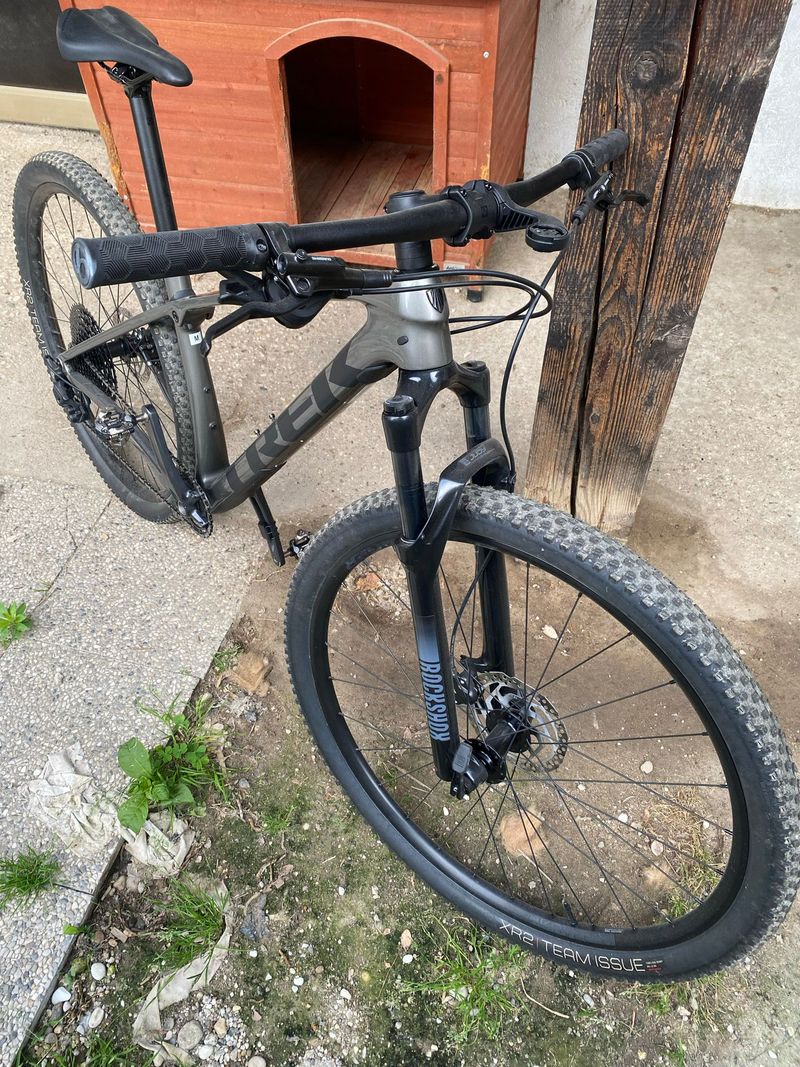 Trek Procaliber 9.5 Gen 2 2024 2024 Mountainbike usato, Grigio chiaro — immagine 2 di 6