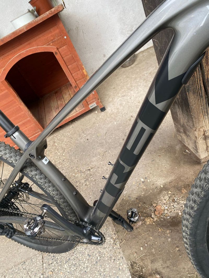 Trek Procaliber 9.5 Gen 2 2024 2024 Mountainbike usato, Grigio chiaro — immagine 4 di 6